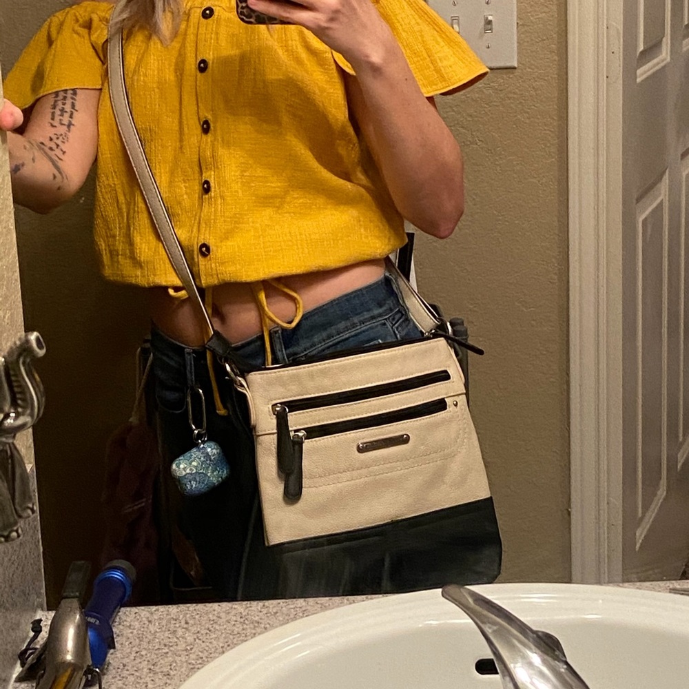 STONE MTN Pebble Leather Crossbody